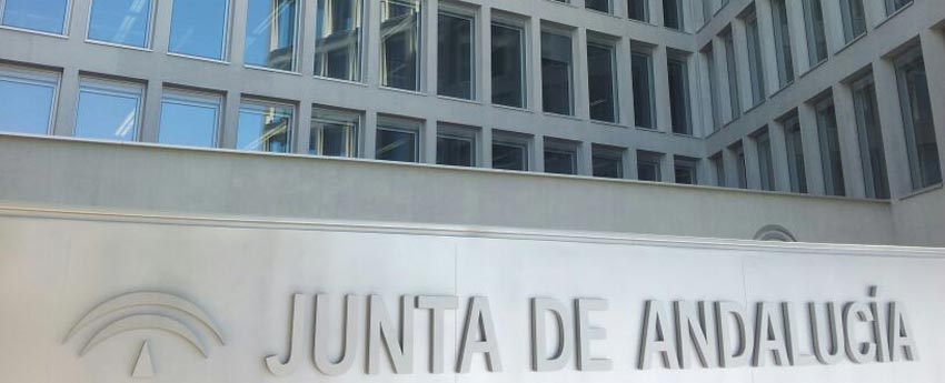 Edificio administrativo de la Junta de Andalucía en la calle Picasso de Sevilla